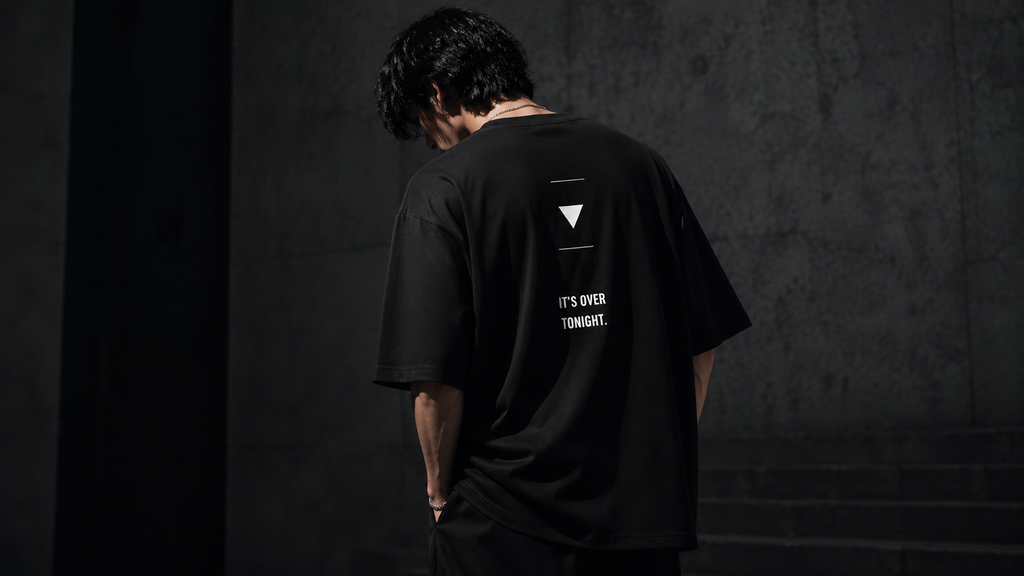 BECAUSE OUT. Camiseta | BECAUSE Oficial