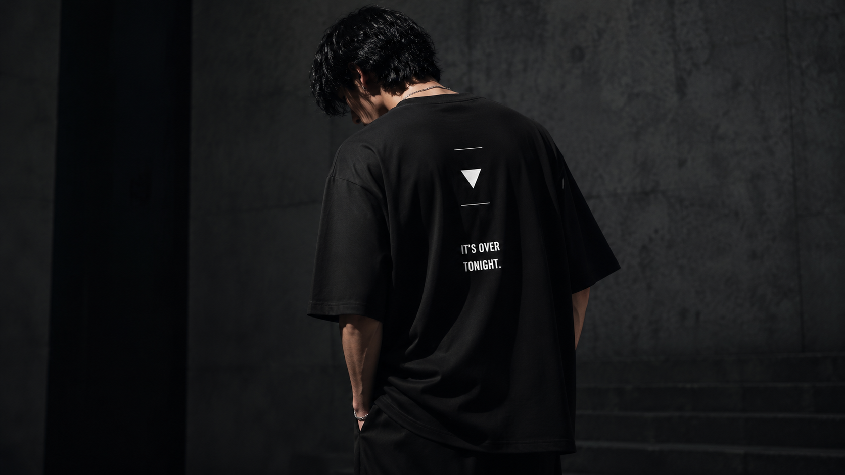 BECAUSE OUT. Camiseta | BECAUSE Oficial